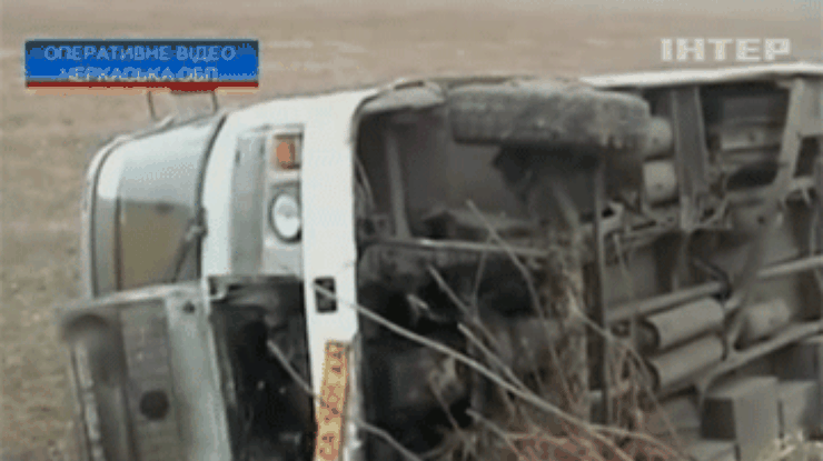 Под Черкассами перевернулся автобус: Четверо пассажиров травмированы
