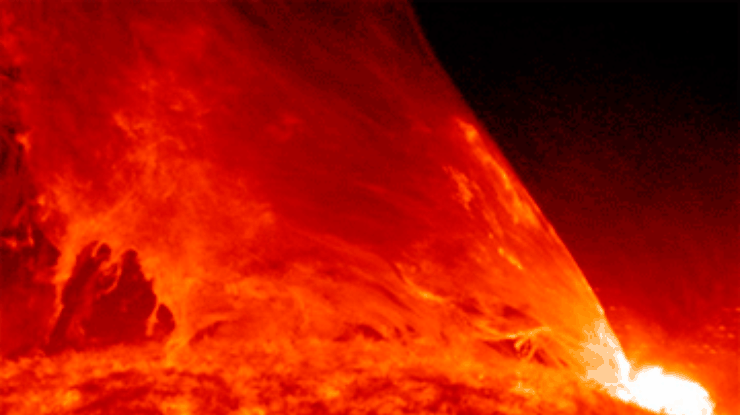 Мощнейшая вспышка на Солнце может вызвать магнитную бурю 12-13 апреля