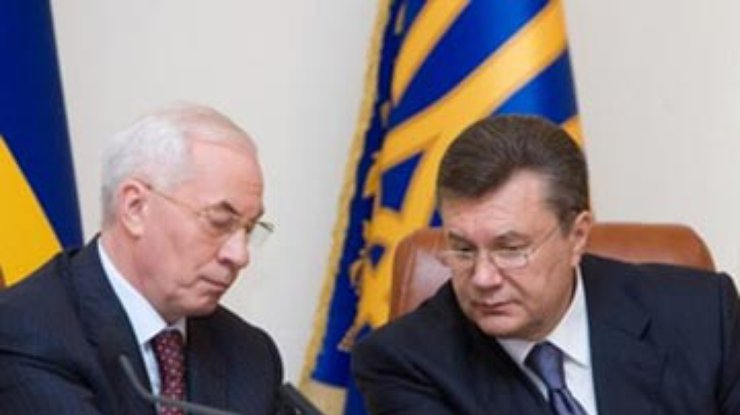 Янукович и Азаров поздравили украинцев с Днем ​​космонавтики