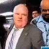 Мэр Торонто врезался носом в телекамеру, убегая от журналистов (видео)