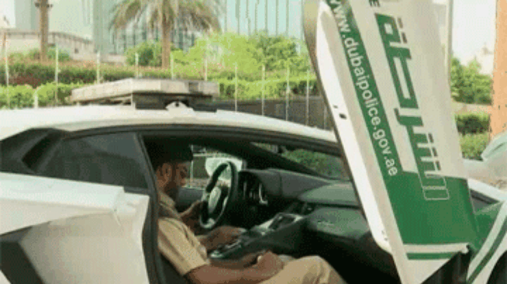 Полиция Дубая обзавелась новым Lamborghini