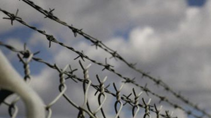 Заключенный сколотил в тюрьме банду, а охранниц превратил в любовниц