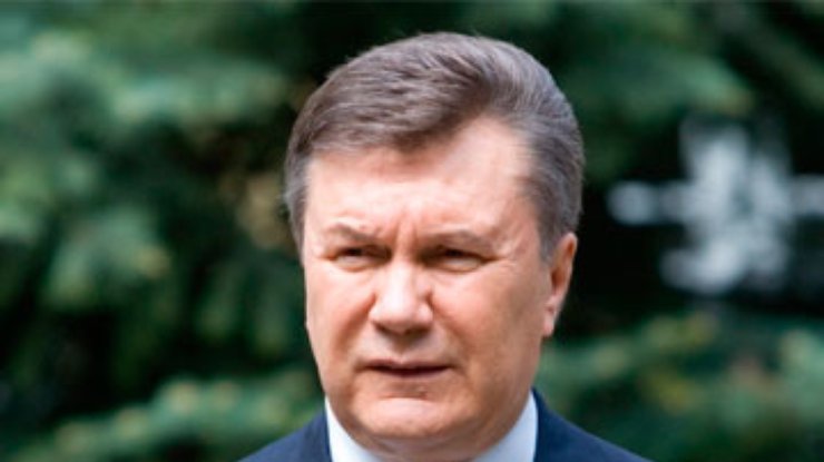 Янукович возложил цветы к могиле Неизвестного солдата