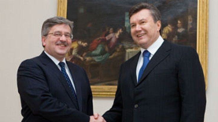 Янукович и Коморовский обсудили саммит глав государств Центральной Европы