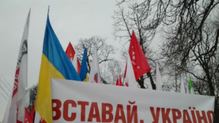 В Киеве сторонники ПР собираются на Печерске, оппозиция - на Европейской площади
