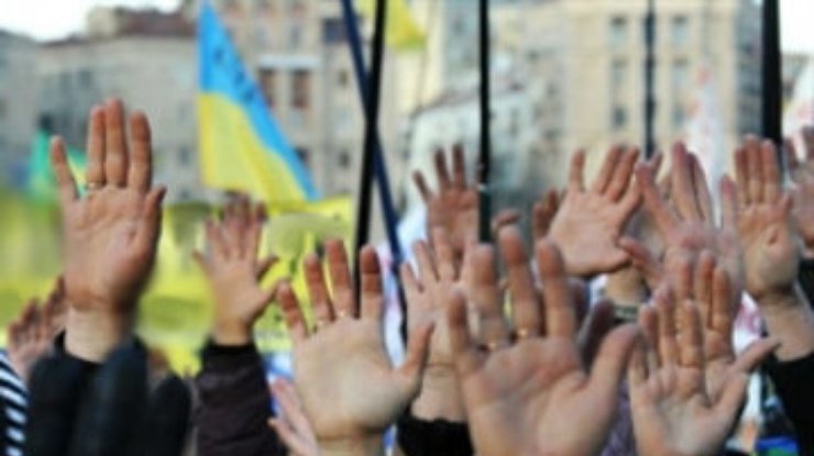 Для украинцев главная проблема страны - низкие зарплаты и пенсии, - опрос