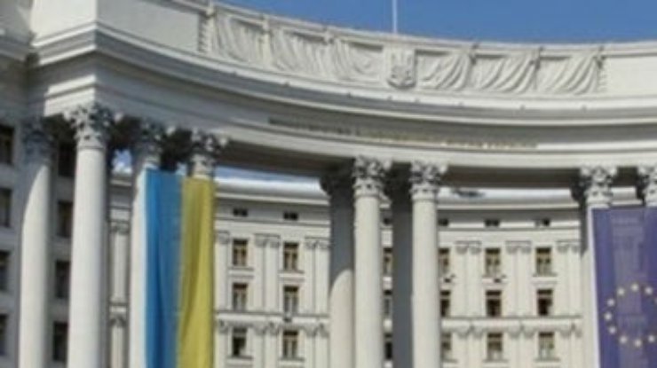 МИД: Украина не может быть причастна к поставкам оружия в КНДР