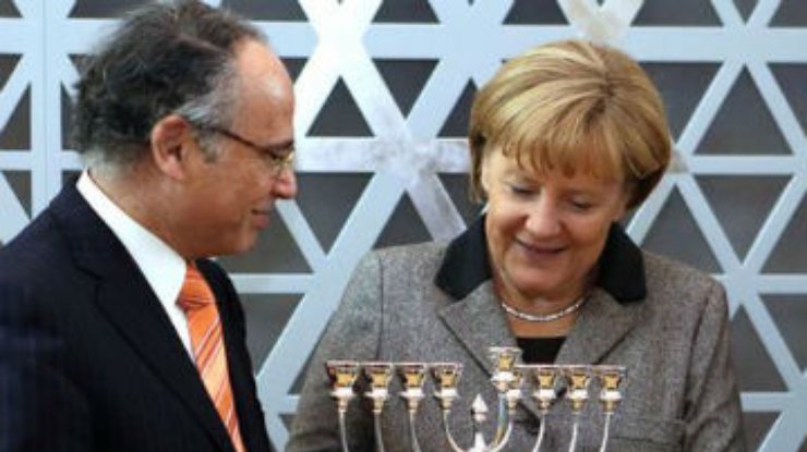 Ангела Меркель получит награду за защиту обрезания