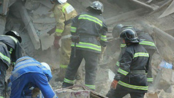 Из-под завалов рухнувшего дома в Одессе спасли двух человек