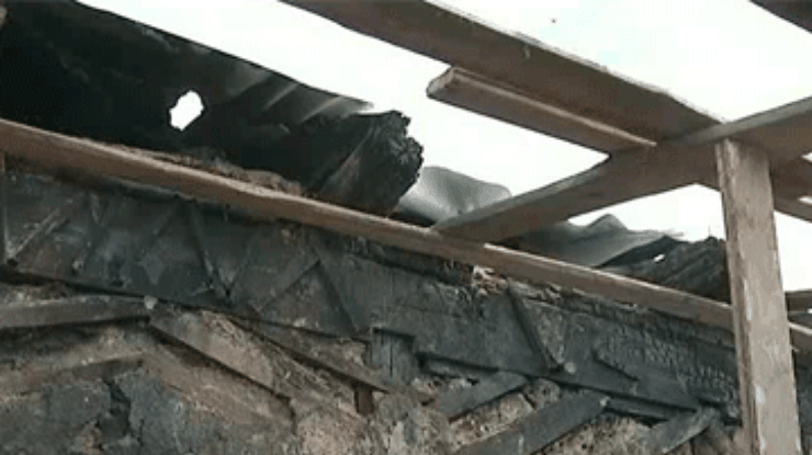 Жители кировоградского дома, в котором сгорела крыша, жалуются на бездействие властей