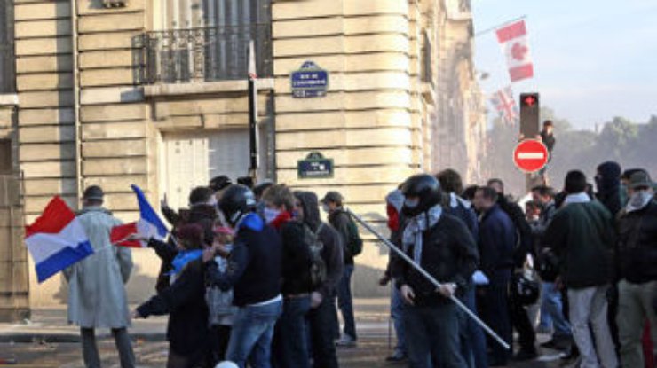 Беспорядки в Париже: Арестованы почти 300 гомофобов