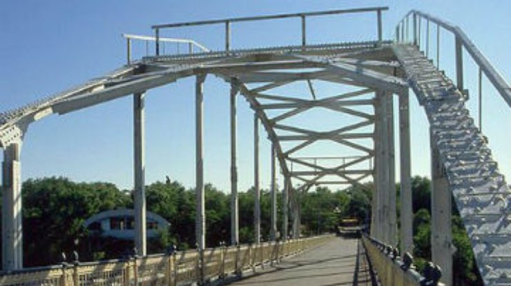 В Днепропетровске третьи сутки ищут прыгнувшего с моста девятиклассника