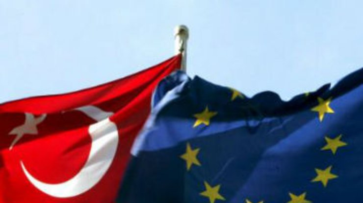ЕС критикует Турцию за невыполнение реформ