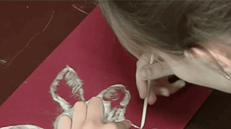 На Донетчине детей учат создавать картины из тополиного пуха