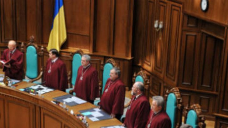 КС принял решение по киевским выборам. Но пока не говорит какое