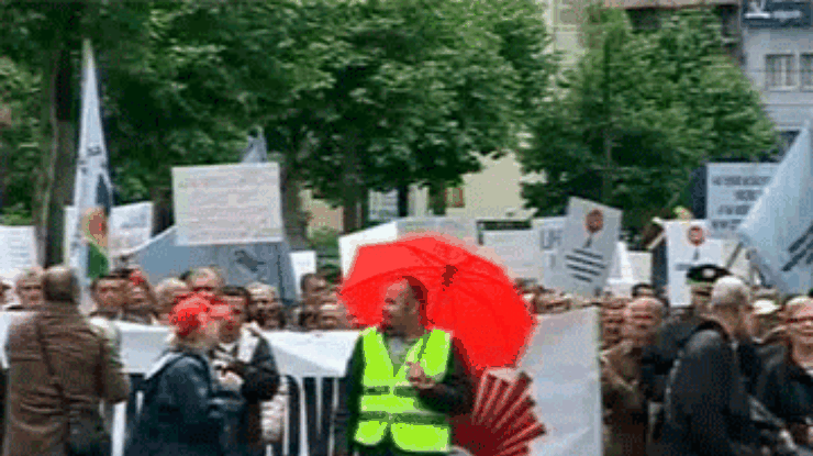 Жители Боснии вышли на протест против "жесткой экономии"