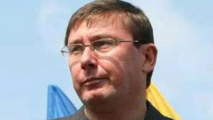 Луценко призвал "Батьківщину" освободить Тимошенко и не "генерировать тушек"
