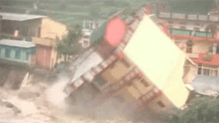 Ливни в Индии: Вышедший из берегов Ганг затопил более 50 селений