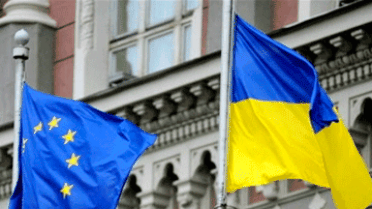 Financial Times: ЕС и Украина должны навести мосты между Востоком и Западом