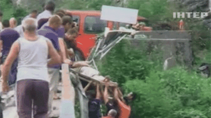 В Черногории растет число жертв аварии туристического автобуса