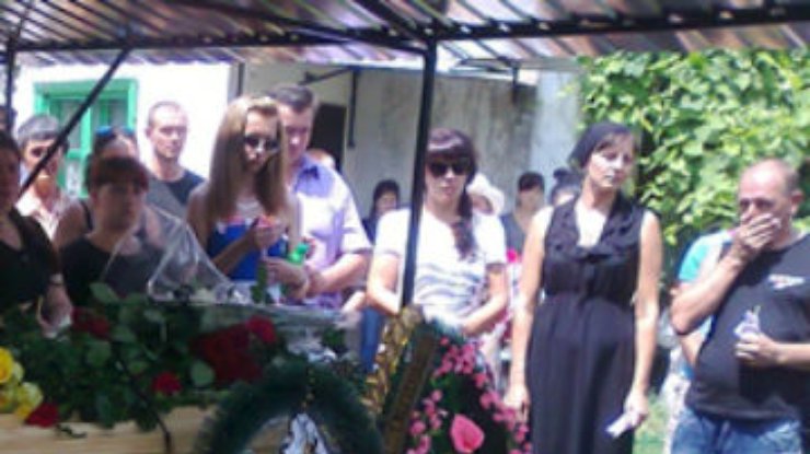 Погибшую в Китае модель Оксану Сафину похоронили в закрытом гробу