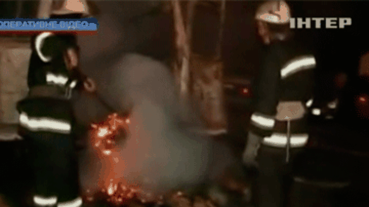 В Киеве сгорел и взорвался микроавтобус