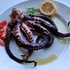 В Греции турист поймал и съел редкого шестиногого осьминога