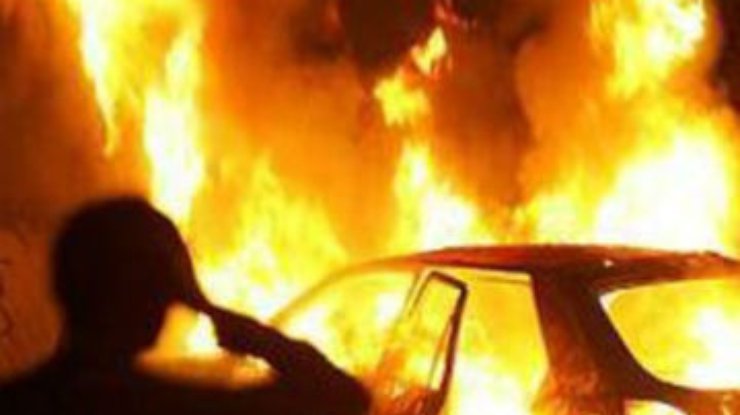 В Кременчуге сожгли автомобиль чиновника