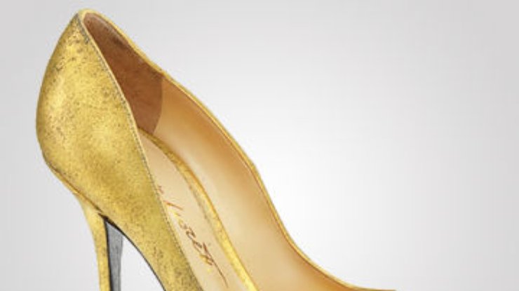 Итальянский дизайнер создал первую в мире обувь из золота
