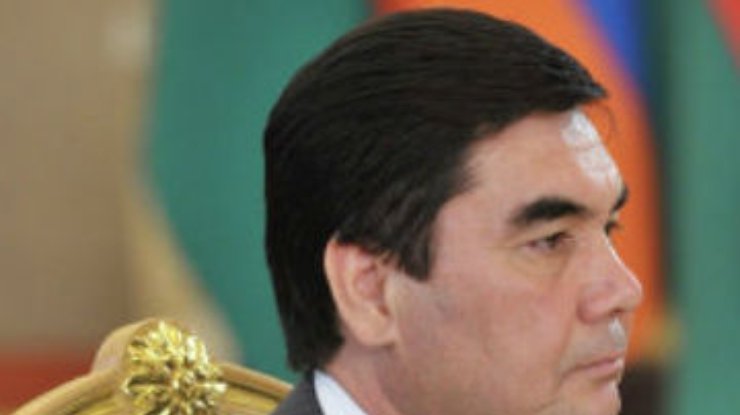 Президент Туркменистана выходит из своей партии