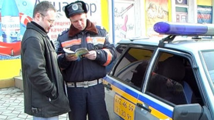 У Азарова поддержали ужесточение штрафов для водителей