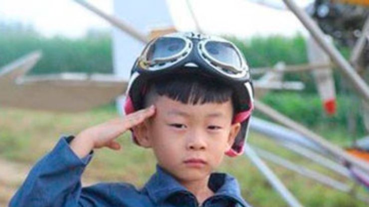 Пятилетний китайский мальчик стал самым юным авиапилотом в мире