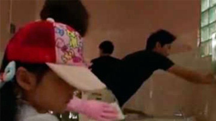 "Туалетные солдаты": Японцы очищают душу, вымывая общественные уборные