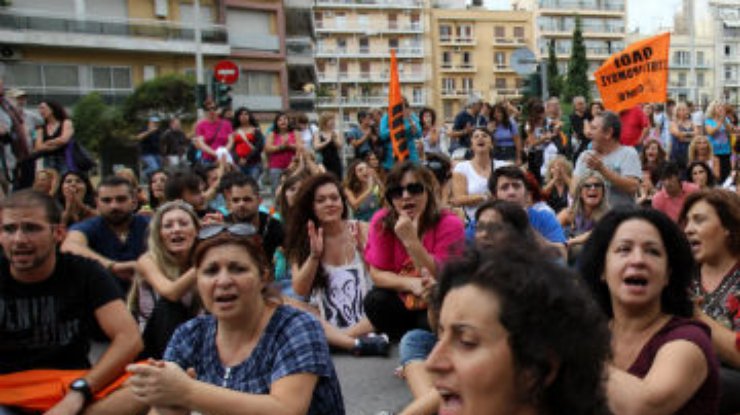 Греческие госслужащие вышли двухдневную забастовку против сокращений