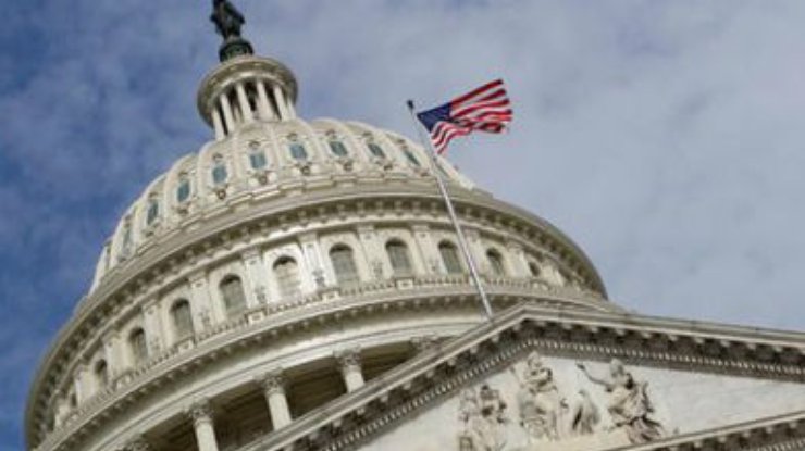 Конгресс США одобрил выдачу зарплат госслужащим задним числом