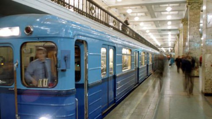 Стало известно, какой станции метро киевляне чаще всего падают на рельсы