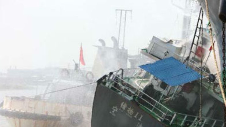 На востоке Китая взорвался танкер: Семеро погибших