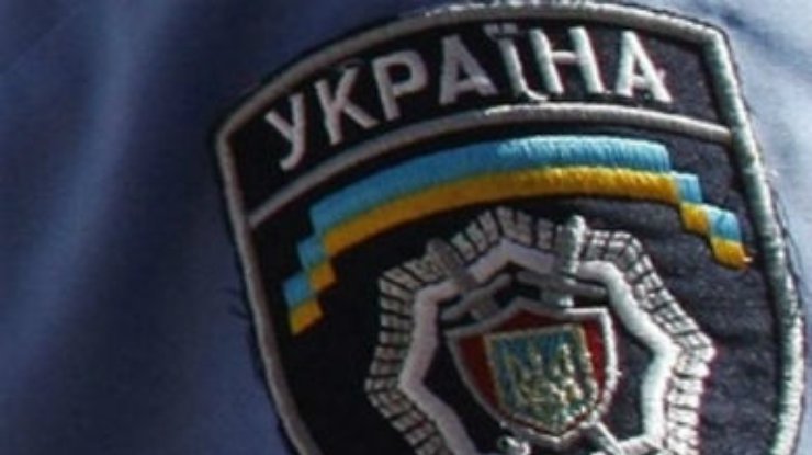 Под Одессой хулиганы едва не зарубили милиционера топором