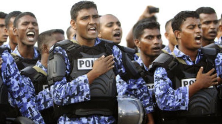 Полиция Мальдив не дала провести повторные президентские выборы