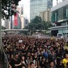 В Гонконге десятки тысяч жителей вышли на митинг в защиту телеканала