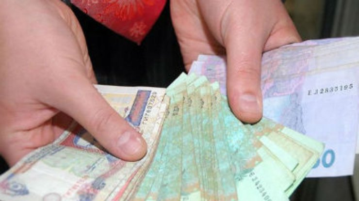 Средняя зарплата украинцев в августе составила почти 2,9 тысячи гривен
