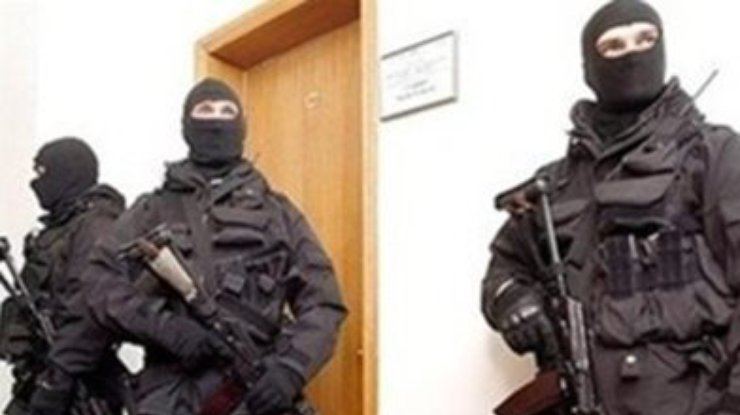 Правоохранители проводят обыск в офисе разработчиков ПО для госреестров