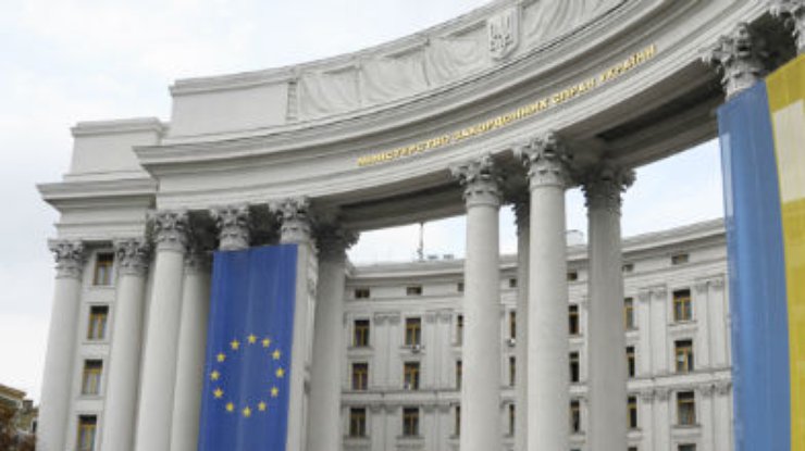 МИД Украины проверяет информацию о арестованном в водах Греции судне
