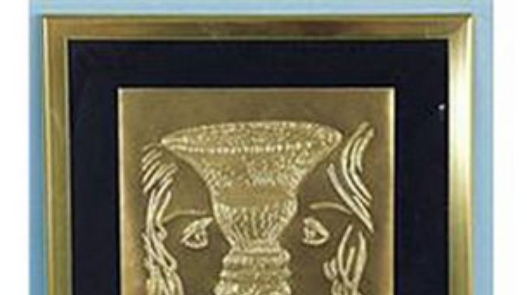 Из эстонского музея украли золотую табличку работы Сальвадора Дали