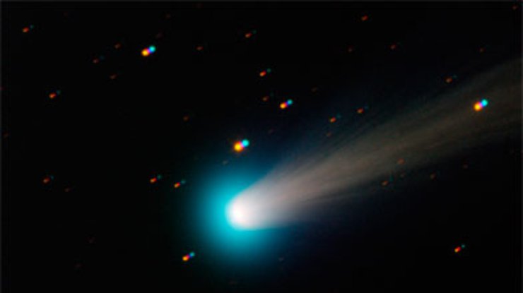 Астрономы сфотографировали "самую яркую комету 2013 года"