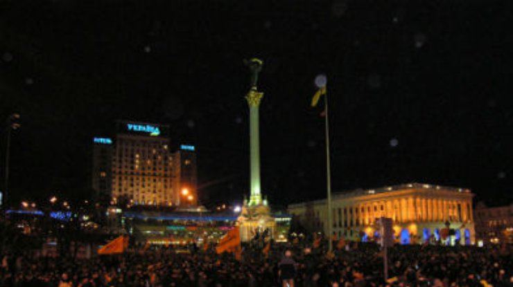 Украинцы вышли на Майдан, протестуя против остановки Ассоциации
