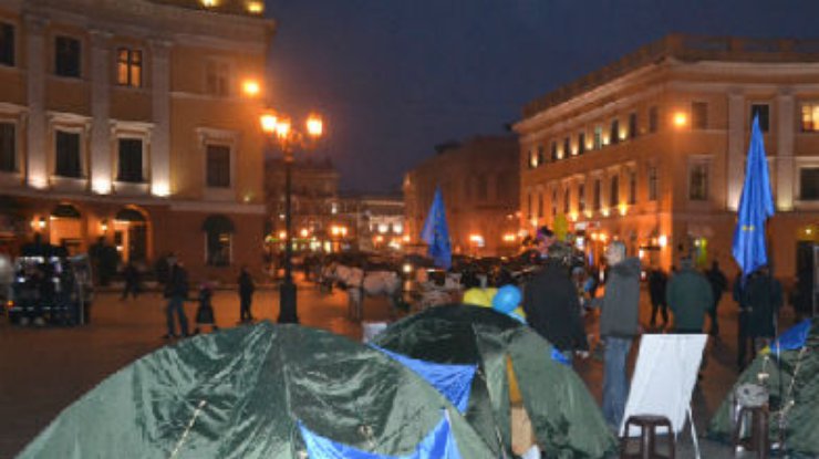 В Одессе разогнали палаточный городок митингующих за евроинтеграцию
