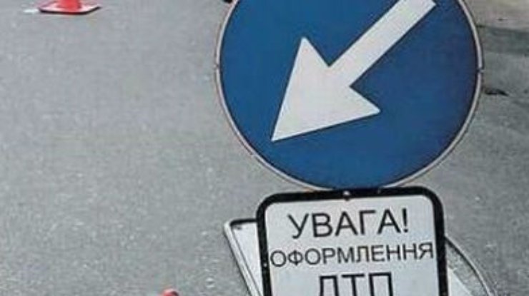 Сотрудник угрозыска во Львове врезался в автомобиль с тремя пассажирами и сбежал