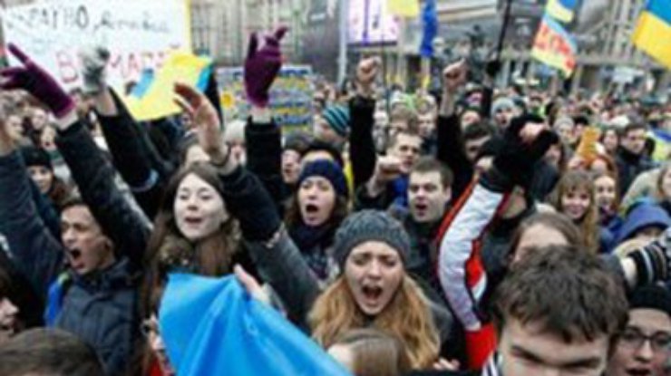 Колонна из 7 тысяч студентов направилась с Майдана на Банковую