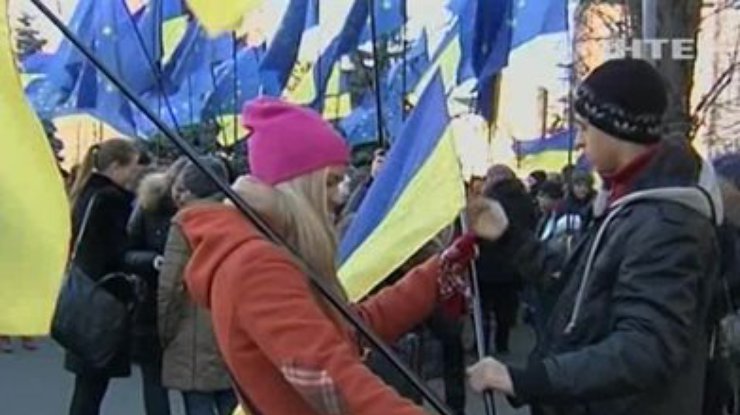 Митингующие намерены простоять на Майдане до 29 ноября включительно